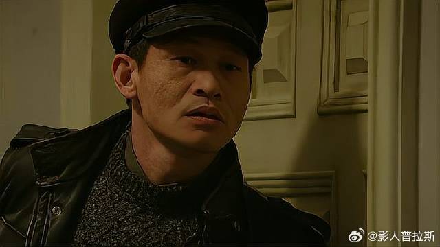 地下党跟卧底秘密接头 在特务回来之前，立马恢复原样