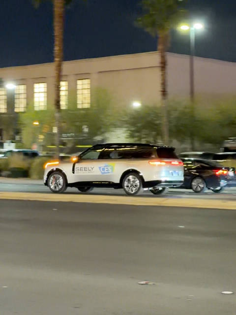 不是！这领克 900 就活生生在美国跑起来了？