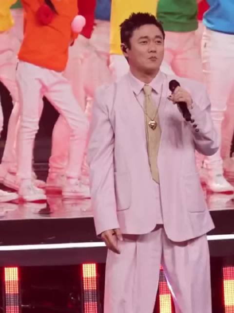 筷子兄弟2026跨年合体唱新苹果，肖央郑恺新片联动催泪