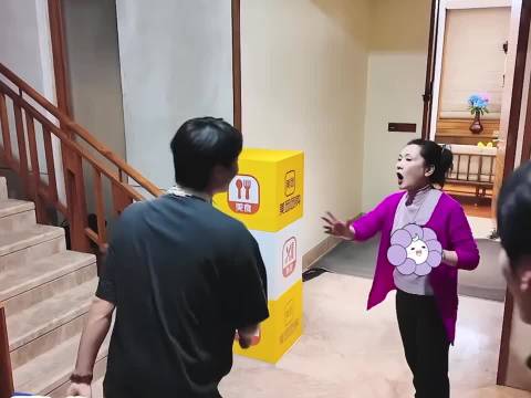 邵子恒踢坏何赛飞箱子后道歉获赞