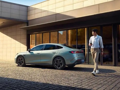 插混电力再加码！纯电续航突破210km，A级家轿进入一周一充时代