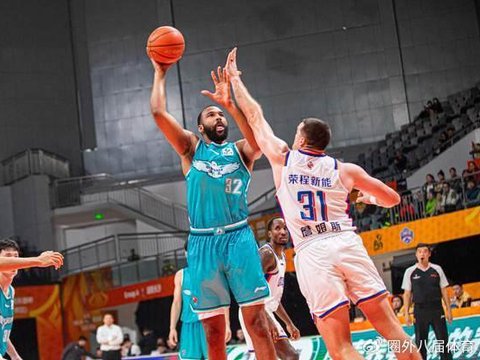 正式走人！青岛男篮裁掉2米13防守大闸，刘维伟要升级外援阵容