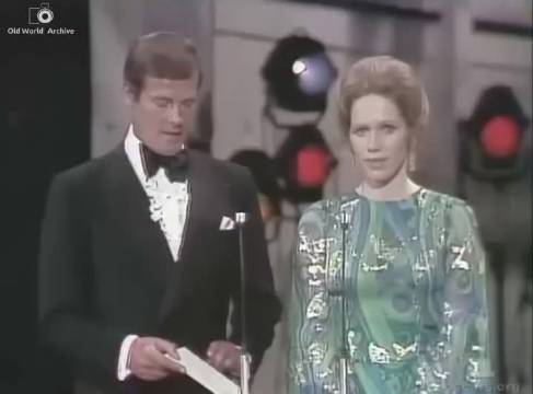 马龙白兰度拒领奥斯卡影帝，原住民代表代读抗议声明