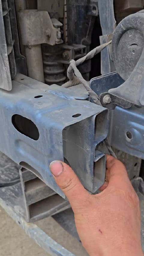 这是什么车呀，纸皮防撞梁？