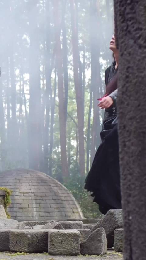 肖战饰演魏无羡撩发画面引热议