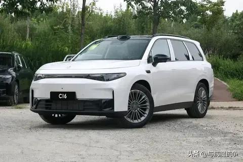 零跑D系列MPV，剑指2026，开启性价比高端出行新时代