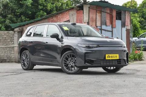 零跑 C10 / 马自达 EZ-60 大空间长续航 对决 好驾趣有质感