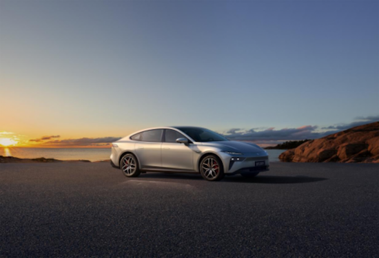 eπ007操控精准 社交属性突出-国际在线