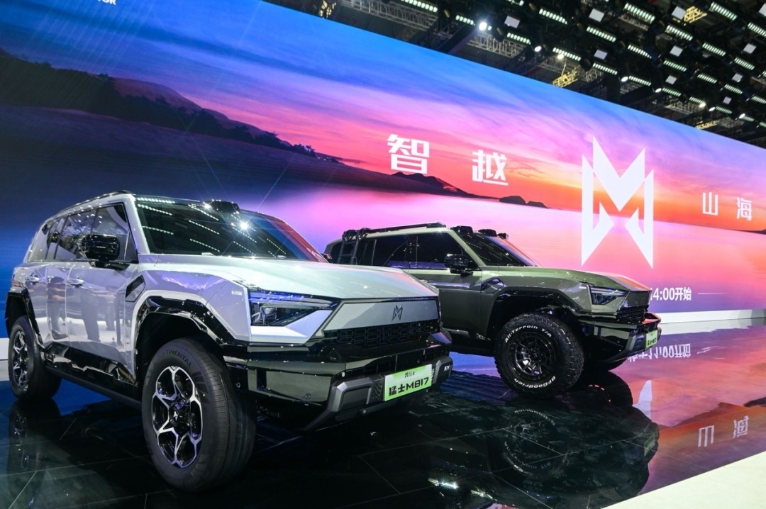 来自国产的智能越野高奢定制，猛士M817与两款加长双奢车亮相