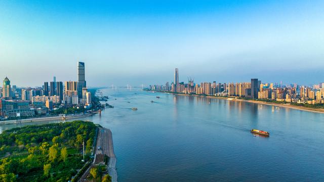 武汉两江交汇处。视觉中国 图