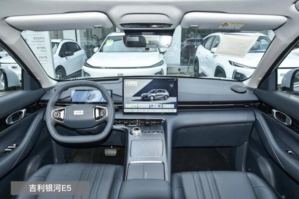 在银河E5这边实现了自动泊车与遥控泊车两大功能_易车