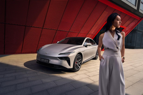 15万级新能源轿跑巅峰对决：eπ007以全能实力重新定义年轻座驾 - 汽车