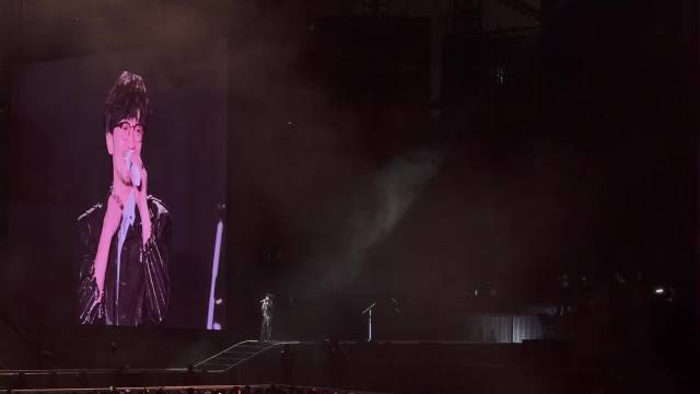 周传雄深圳官宣2026新巡演，万人合唱经典引爆全场