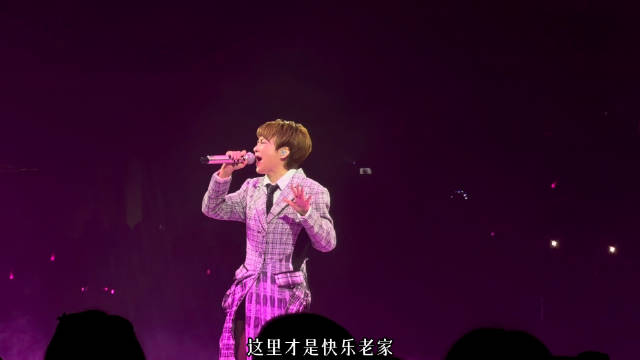 陈慧娴武汉演唱会深情演绎《归来吧》