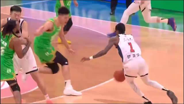 广东男篮三外援发威30分大胜辽宁，亨特首秀王少杰复出