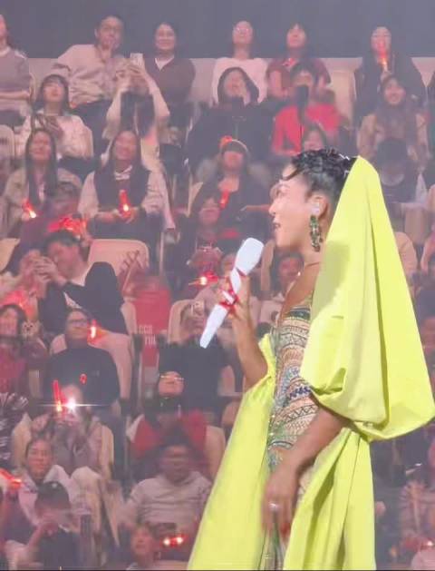 吉克隽逸逗号刘海造型撞脸徐志胜