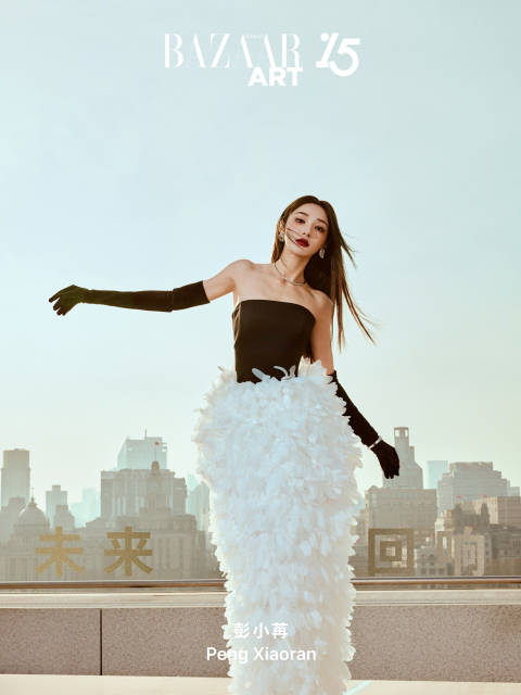 彭小苒演绎未来回响，虚实碰撞艺术光影