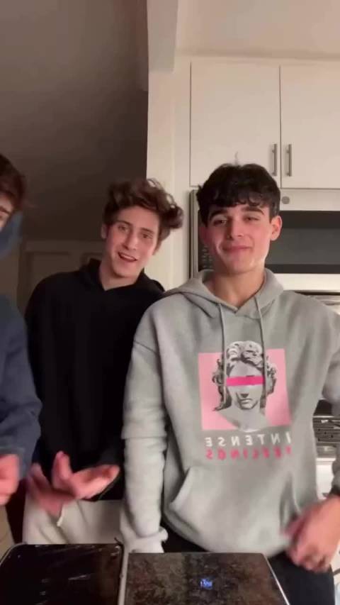 will现实生活里真的好活跃啊哈哈哈哈，和剧里差别真的好大