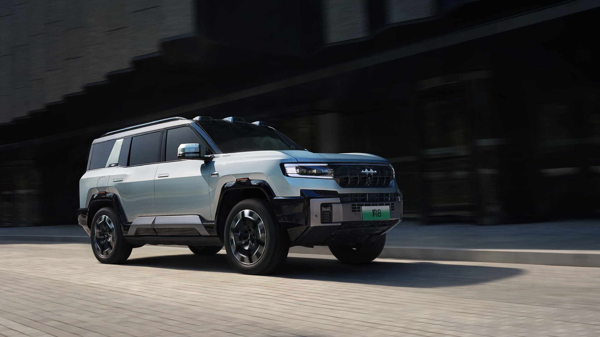 华为智驾加持，方程豹豹8探索能力天花板