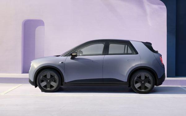 firefly萤火虫在车身结构上使用了高强度钢与铝合金车身前方和_易车