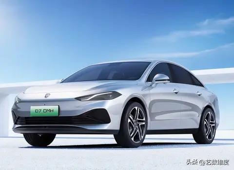 关于2024年10月插混轿车比较火的几款车型保养周期和费用对比