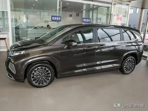 家用MPV与GL8同级，续航900公里，7座带电滑门，跌至12万多