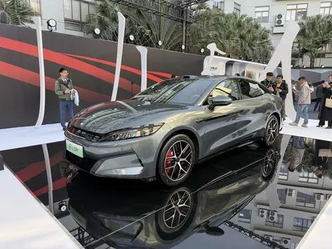 比亚迪汉L正式发布 零百加速2.7秒 定位30万级旗舰轿车