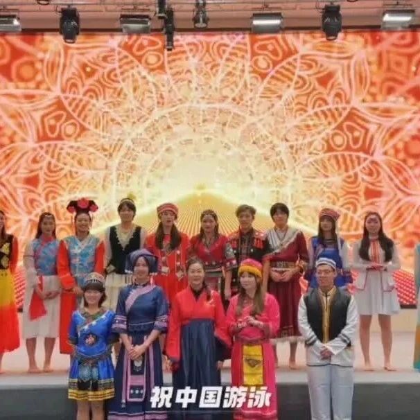 中国游泳队2026新年联欢会现场视频曝光，潘展乐担任主持、张雨霏身兼数项、张展硕热舞开场