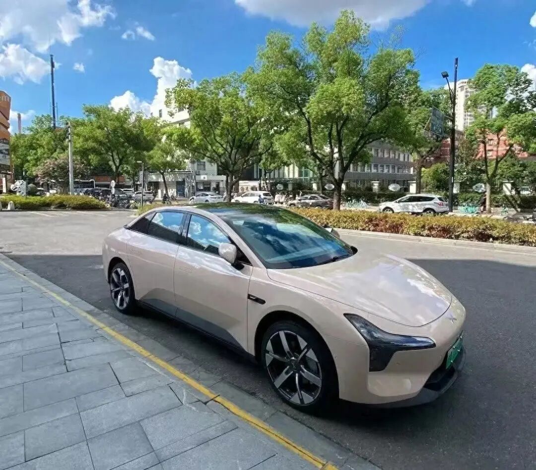 10万出头，纯电轿车秦PLUS EV 420KM和埃安AION RT 520KM该怎么选？