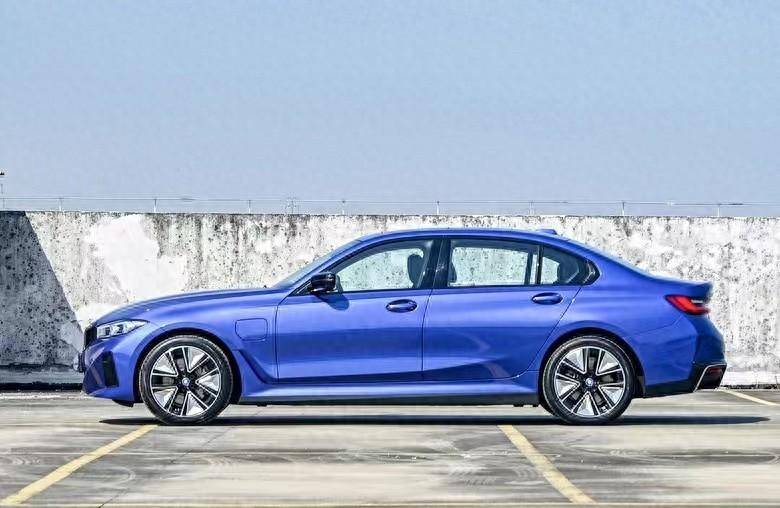 试驾了宝马i3，又开了比亚迪汉，发现两车三电技术差距太明显