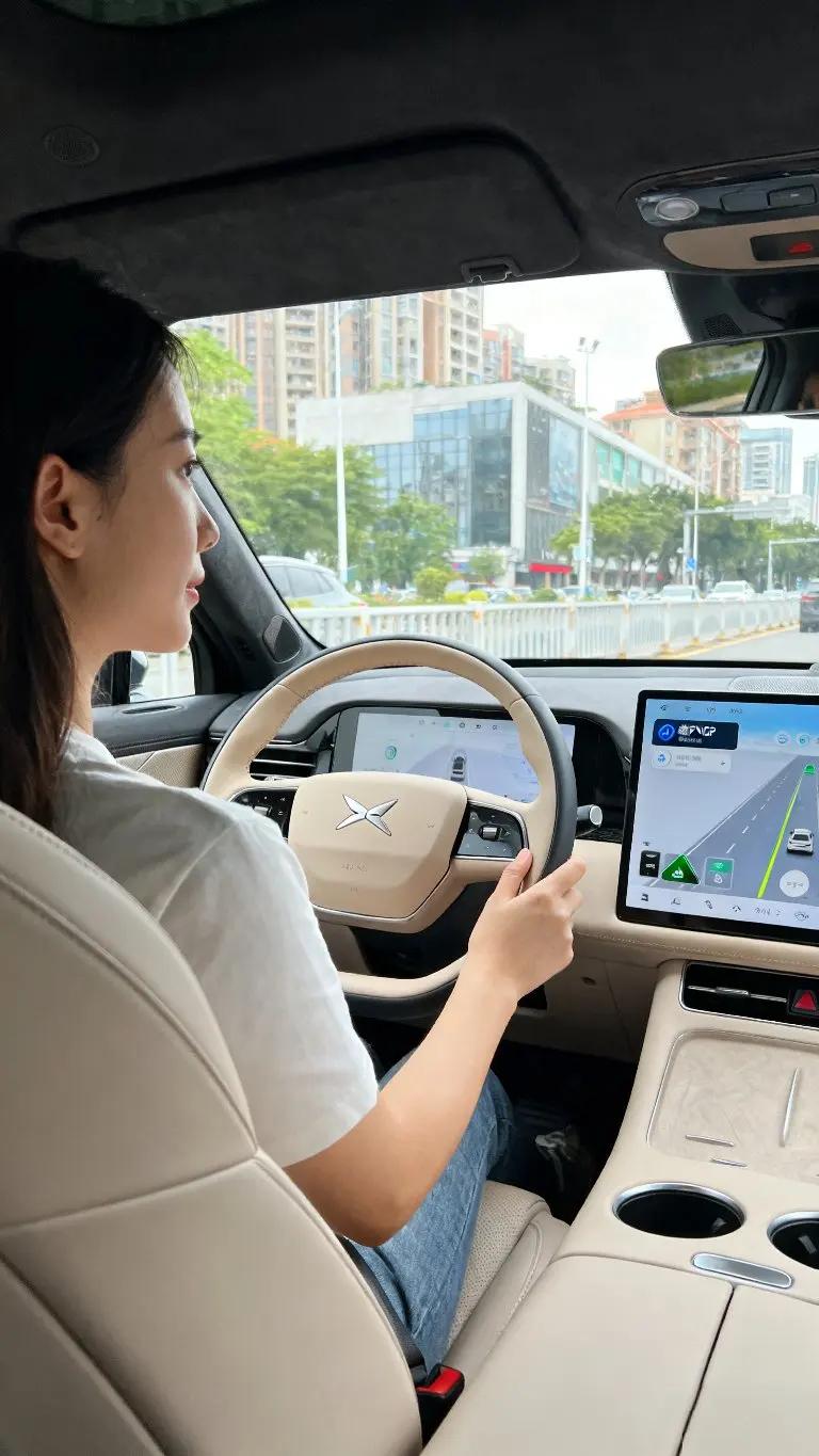 小鹏X9增程版城市自动驾驶初体验，智能感直接拉满