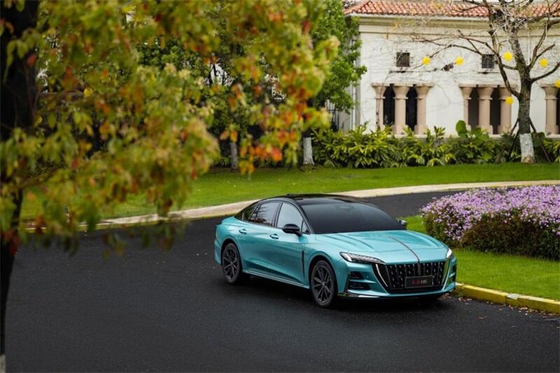 还在担心Coupe车型空间问题？ 红旗H6超乎你的想象