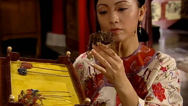 金枝欲孽：后宫传递消息有多谨慎，宫婢不声不响，以花为信通信