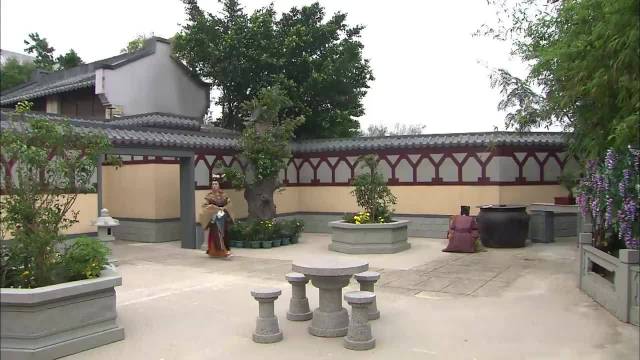 宫心计136：小顺打司设，哪料她不是害干爹的凶手，一脸愧疚！