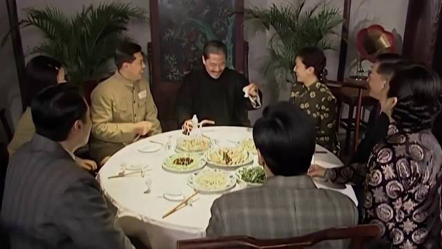 大宅门：白景琦被邀请参加会议，白家上下都很高兴，全家一起喝酒庆祝！