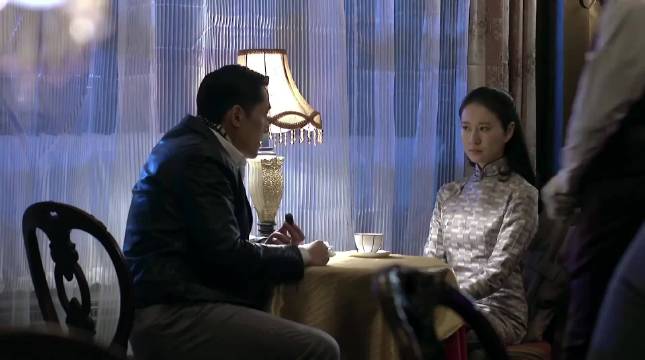 伪装者： 浪荡公子变魔术搭讪美女，背后竟隐藏惊人秘密！