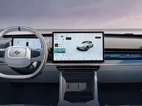 eπ007的内饰设计遵循了当下电动车的流行趋势