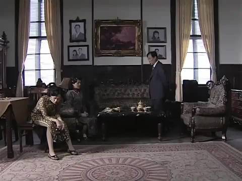 《潜伏》：翠平被站长骂“蠢货”，一百个不服气，最后成功传递情报.