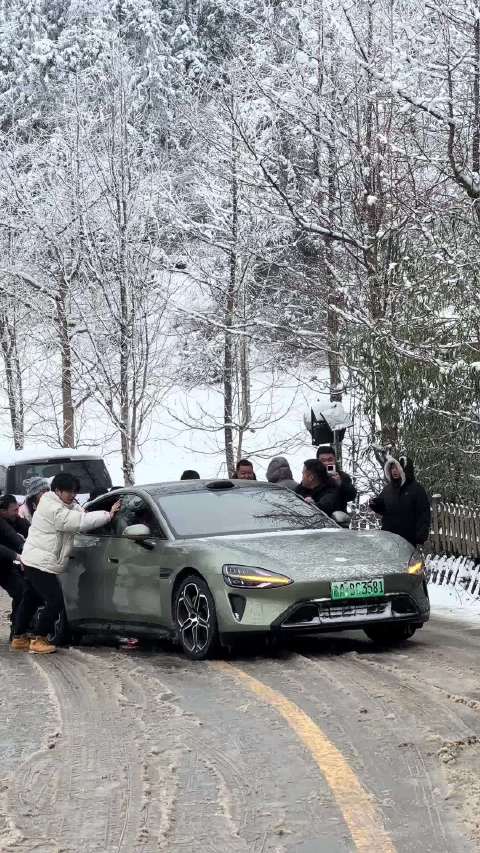 电车低阻胎后驱难行冰雪路,夸戳加防滑显优势