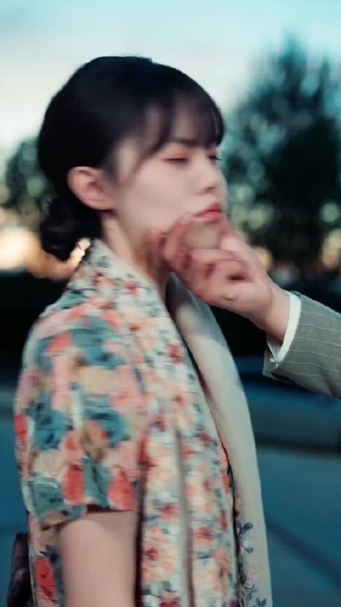 短剧·重返青春，花样年华的奶奶-第5集-八十岁的孟雅云，因为老年痴呆，家人想送她去养老院，孟雅云离家出走，漫无目的的坐上