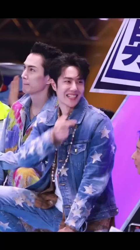 王一博重新定义浪漫，玫瑰与长空之王的邂逅