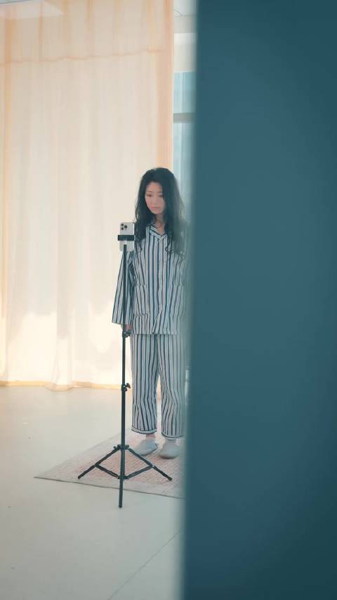 短剧·月与灯依旧-第22集-孟南汐刑满释放后，回忆起三年前的冤屈：安昭然误杀其继父，丈夫裴聿风为帮精神受创的安昭然，作伪