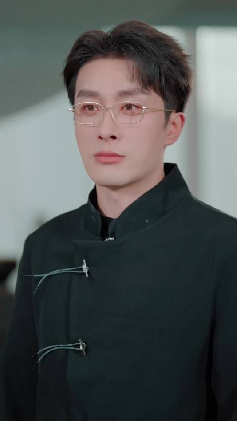 短剧·情谊绵绵终有时-第43集-叶庭是首富叶家走失的继承人，却以赘婿身份生活在于家，只因深爱着于念微。情谊绵绵终有时