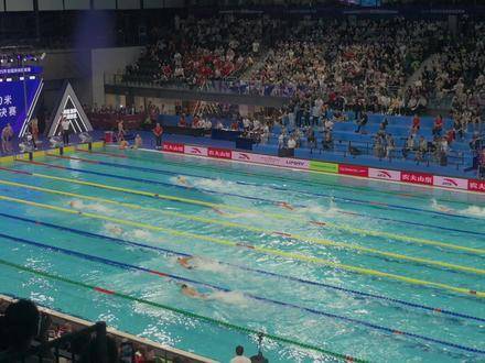 潘展乐400米自由泳夺冠