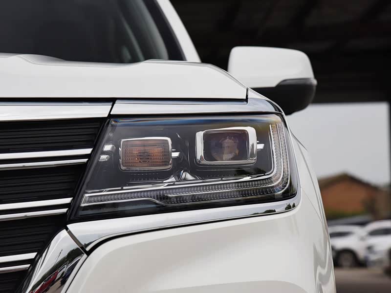 荣威2021款不同配置版本的价格差异体现在哪些方面?