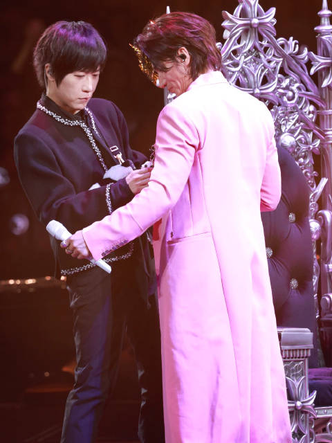 阿信言承旭恒星之城演唱会深情献唱《愛人啊》