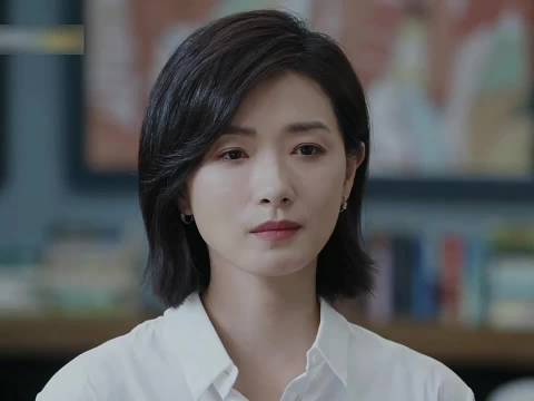 姚薇事业生育抉择引热议，程梁反应引共鸣