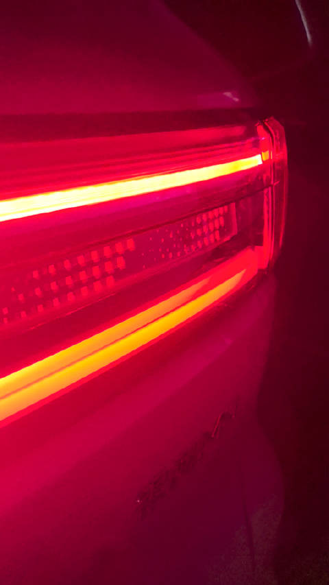 朋友们 吉利银河M9的尾灯 好看不？