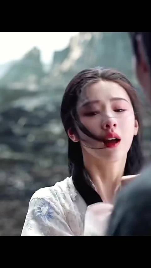 一定要去爱一个，即使分手也不会影响你对感情的认知和爱人的能力的人