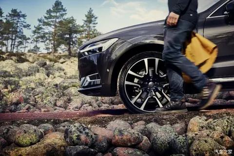 没大梁咋越野 XC60亲自示范 北欧赛道基因藏不住了